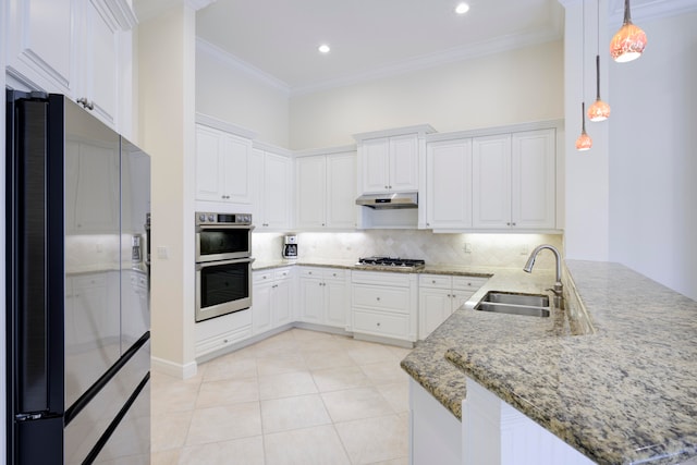 kitchen with kitchen peninsula, tasteful backsplash, stainless steel appliances, pendant lighting, and sink