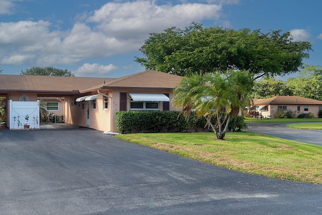 single story home featuring a front yard