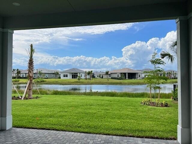 view of yard featuring a water view