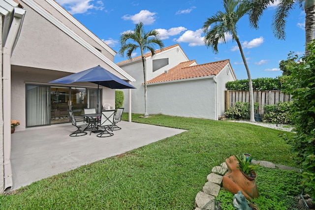 view of yard with a patio area