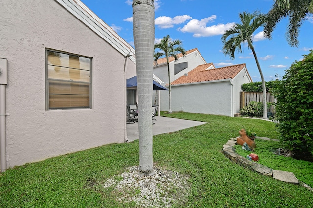 view of yard with a patio