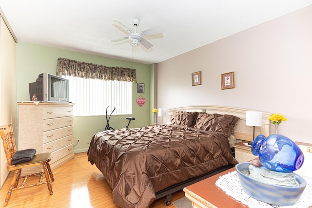 bedroom featuring light hardwood / wood-style floors and ceiling fan