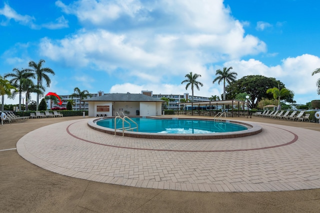 view of swimming pool