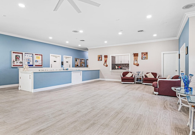 living room featuring ornamental molding, light hardwood / wood-style floors, and ceiling fan