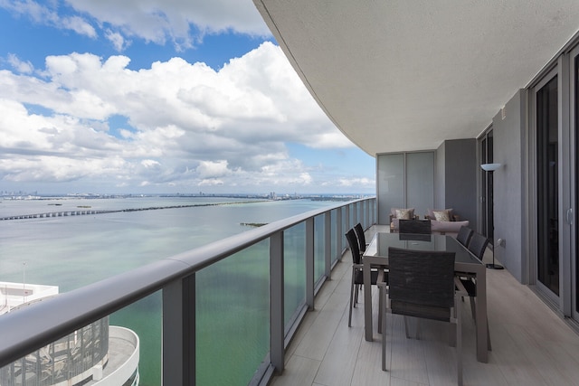 balcony featuring an outdoor hangout area and a water view