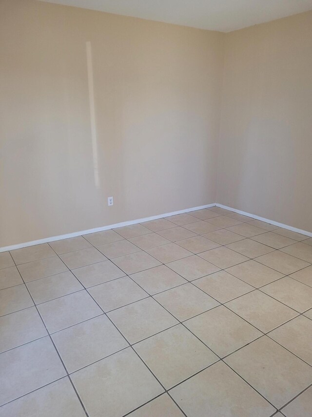 spare room with light tile patterned flooring