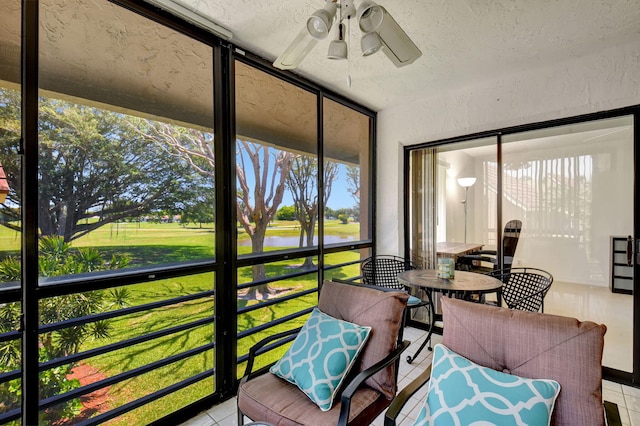 sunroom / solarium with ceiling fan