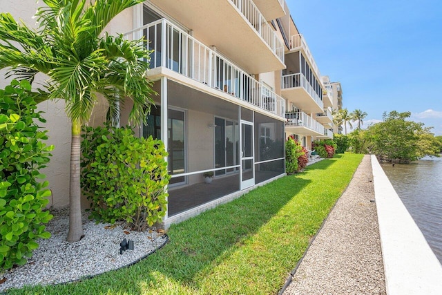 view of yard featuring a balcony