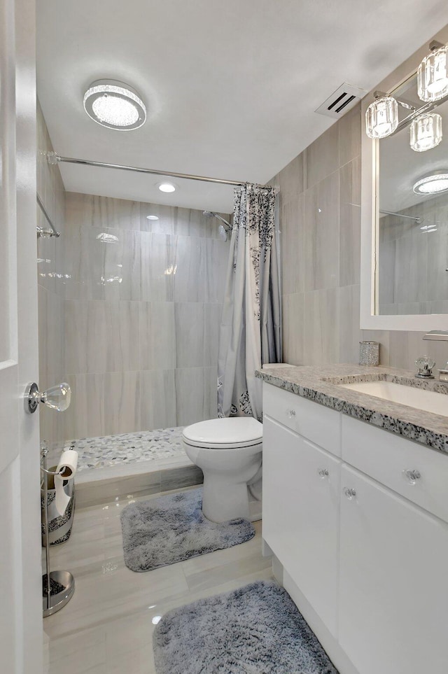 bathroom featuring a shower with curtain, vanity, toilet, and tile floors