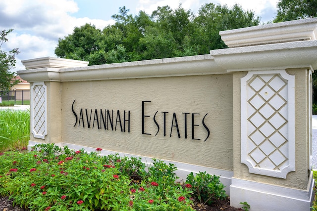 view of community / neighborhood sign