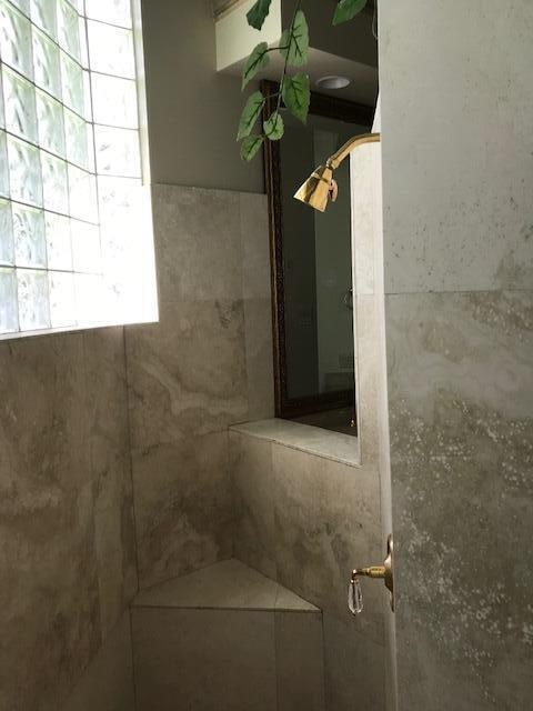 bathroom featuring tiled shower