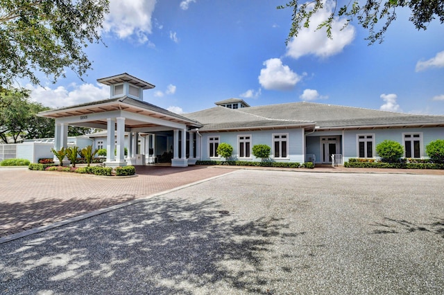 view of front of house featuring a porch