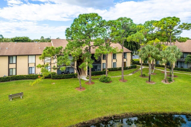 view of yard featuring a water view