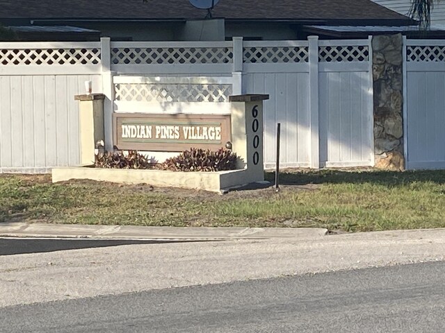 view of community / neighborhood sign