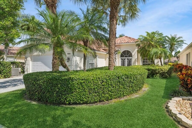 view of front of house featuring a front yard