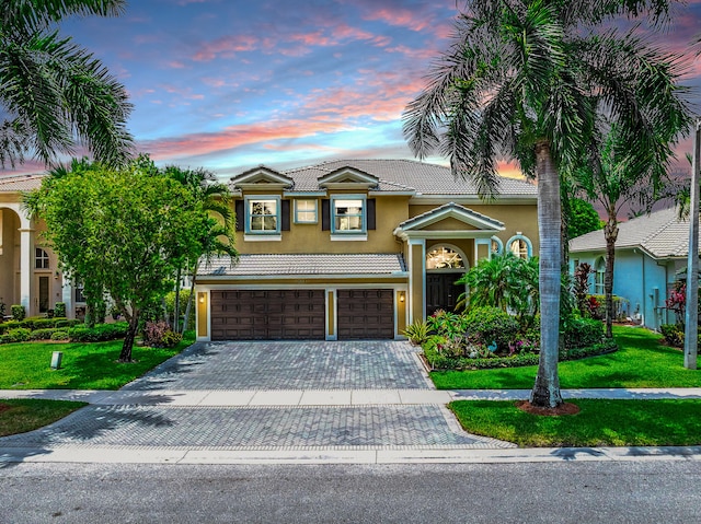 view of front of house featuring a lawn and a garage