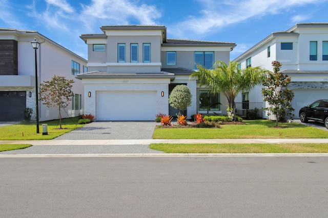 view of front facade featuring a garage and a front lawn