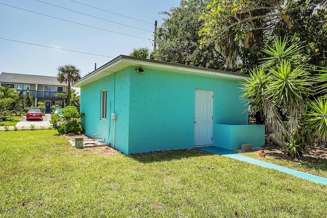 view of outdoor structure with a yard