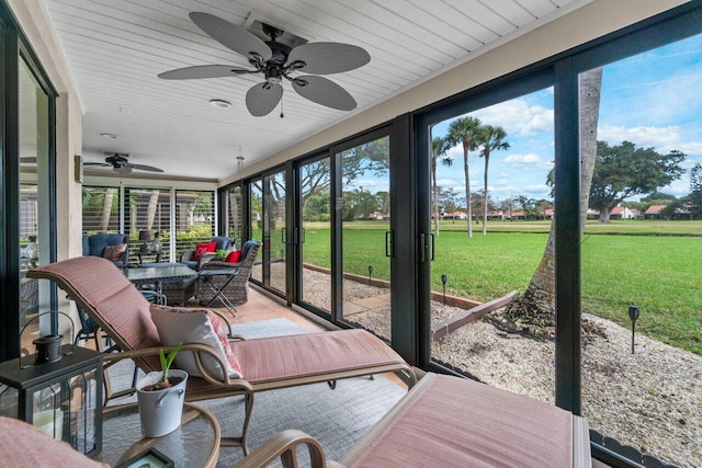 sunroom featuring ceiling fan