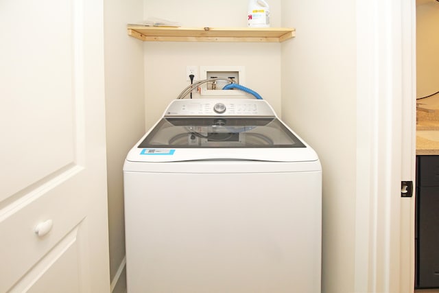 laundry area featuring washer / dryer