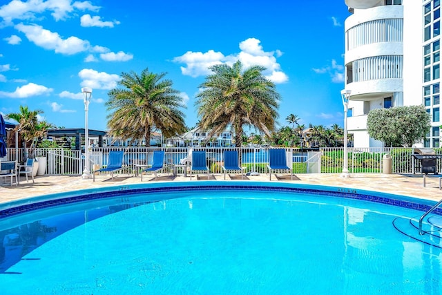 view of swimming pool