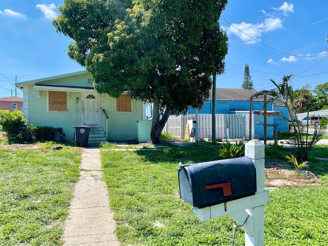 view of front of property with a front lawn