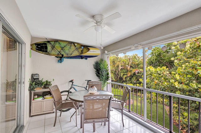 sunroom / solarium featuring ceiling fan