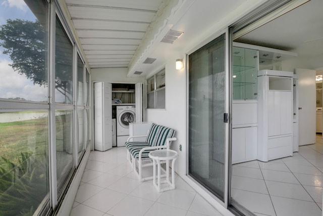 sunroom featuring washer / dryer