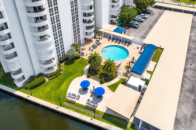 bird's eye view with a water view