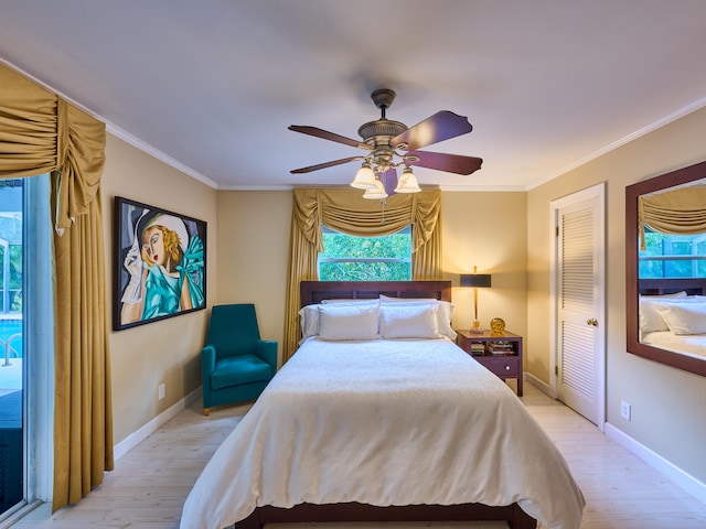 bedroom featuring a closet, ceiling fan, light wood-type flooring, and crown molding