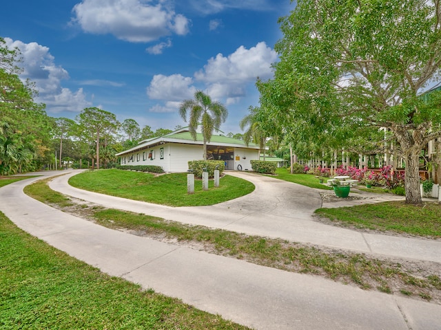 exterior space featuring a lawn