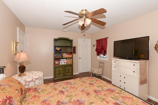 bedroom with ceiling fan