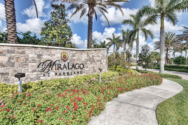 view of community / neighborhood sign