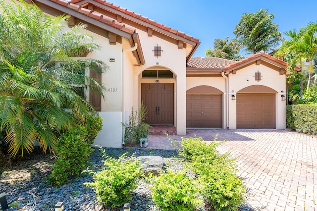 view of front of house featuring a garage