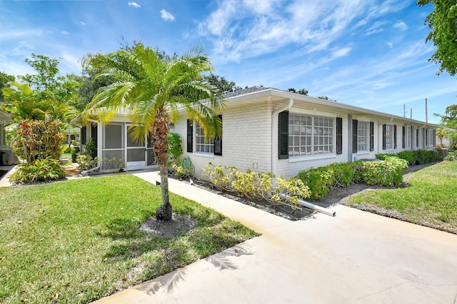 ranch-style house featuring a front lawn