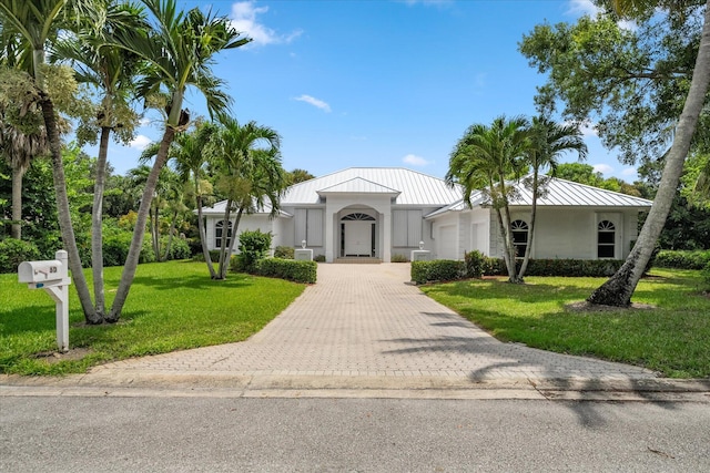 view of front of home with a front lawn