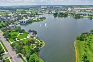 bird's eye view featuring a water view