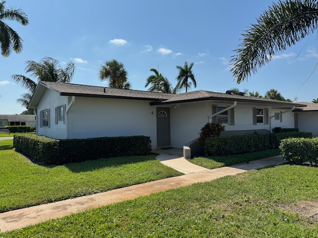 single story home with a front lawn