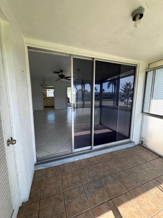 property entrance featuring ceiling fan