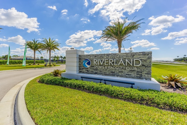 community sign featuring a lawn