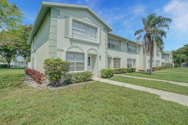 view of front of home featuring a front lawn