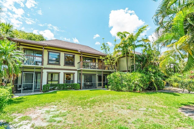 back of house featuring a yard