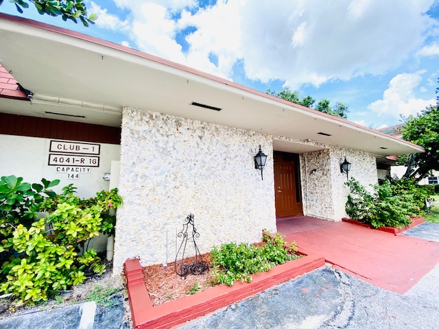 view of entrance to property