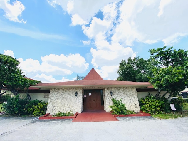 view of front of property