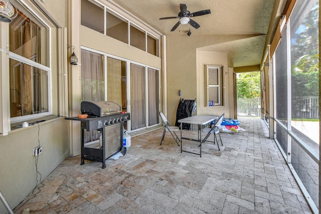 sunroom with ceiling fan