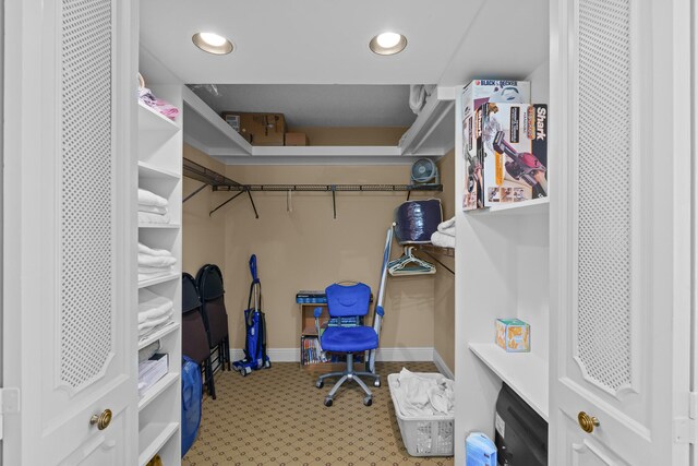 walk in closet featuring carpet