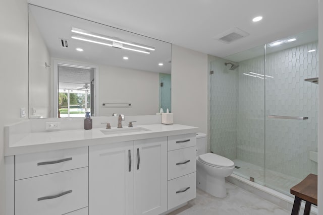 bathroom featuring tiled shower and toilet