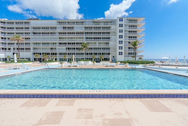 view of swimming pool