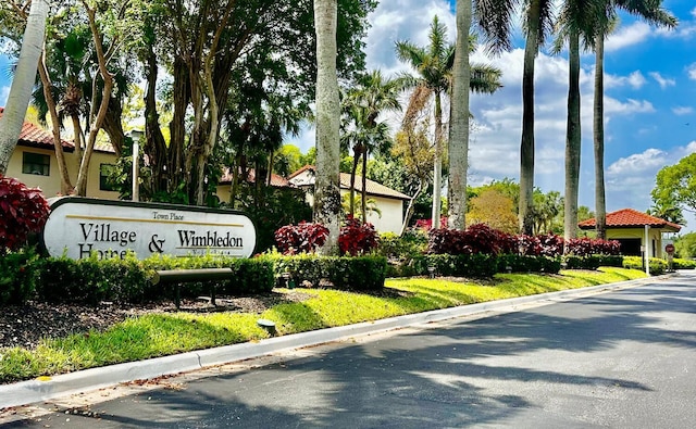 view of community / neighborhood sign