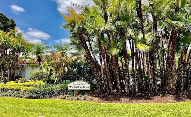 view of community / neighborhood sign